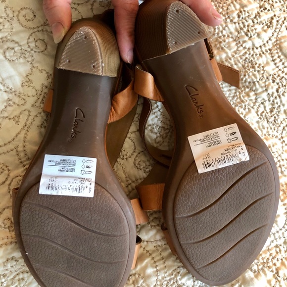 Clark’s Tan/Camel Dressy Leather Sandals - Wide - Picture 8 of 10